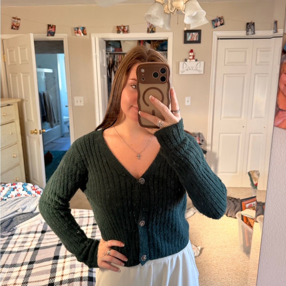 Sincerly Jules Dark Green Ribbed V‑Neck Button Cardigan